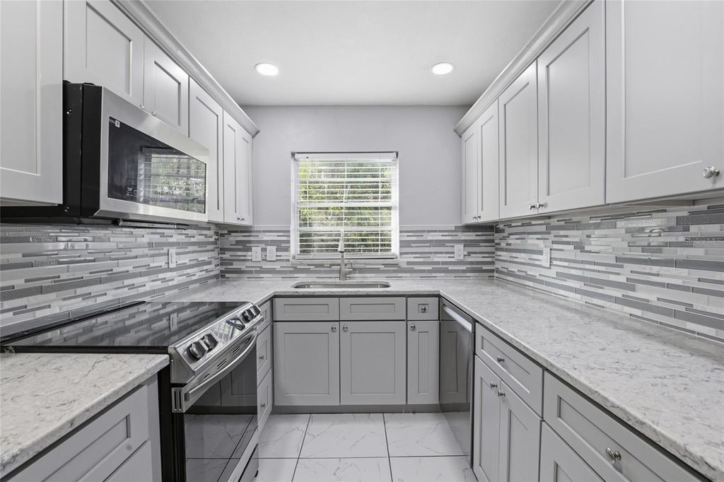 Image 8 of property listing at 11908 NW 164TH TERRACE, Alachua, FL 32615