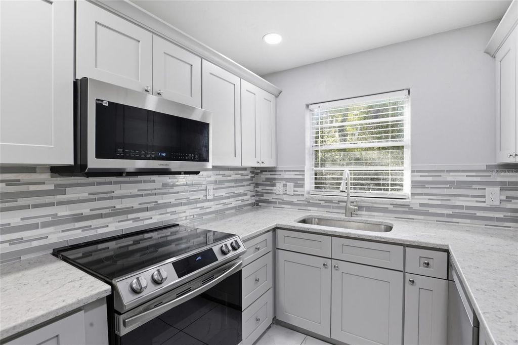 Image 9 of property listing at 11908 NW 164TH TERRACE, Alachua, FL 32615