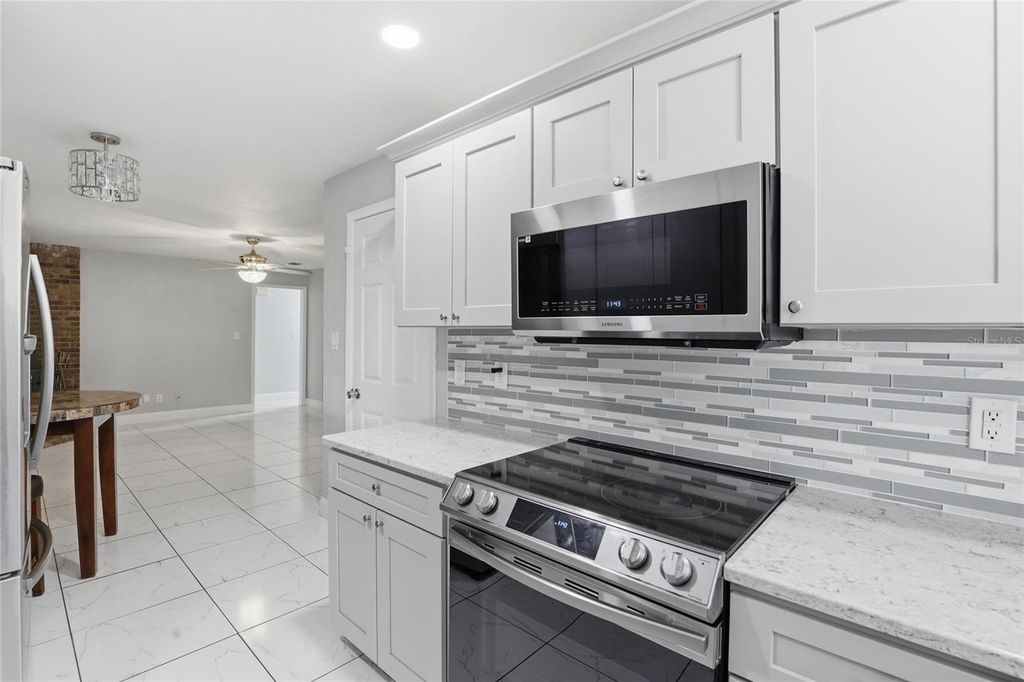 Image 10 of property listing at 11908 NW 164TH TERRACE, Alachua, FL 32615