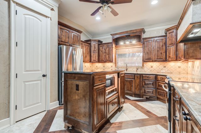 9 Tuscan Villas Circle, Lubbock, TX 79423