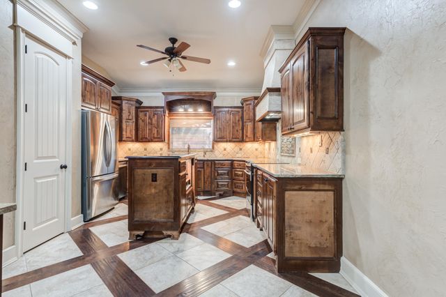 9 Tuscan Villas Circle, Lubbock, TX 79423