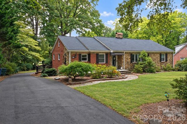609 1st Avenue N, Conover, NC 28613