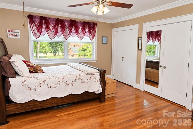 609 1st Avenue N, Conover, NC 28613