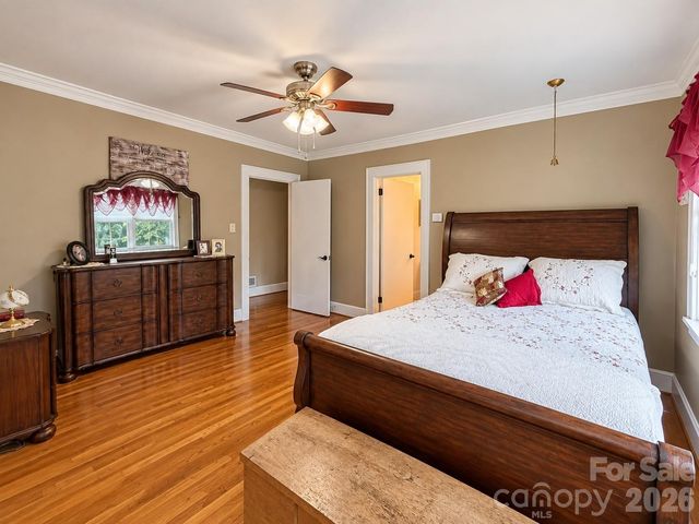 609 1st Avenue N, Conover, NC 28613