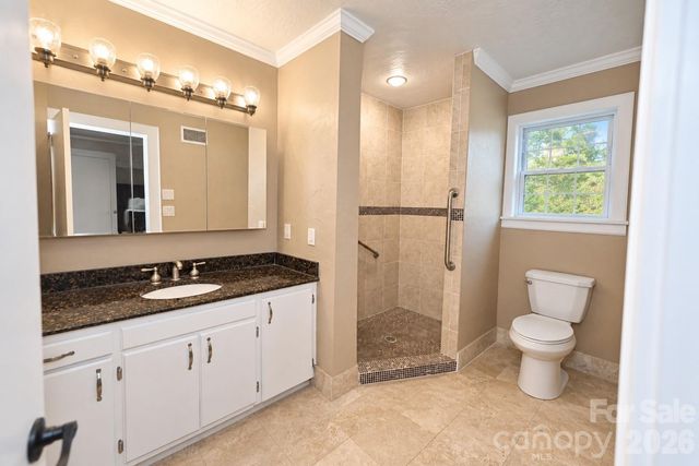 609 1st Avenue N, Conover, NC 28613