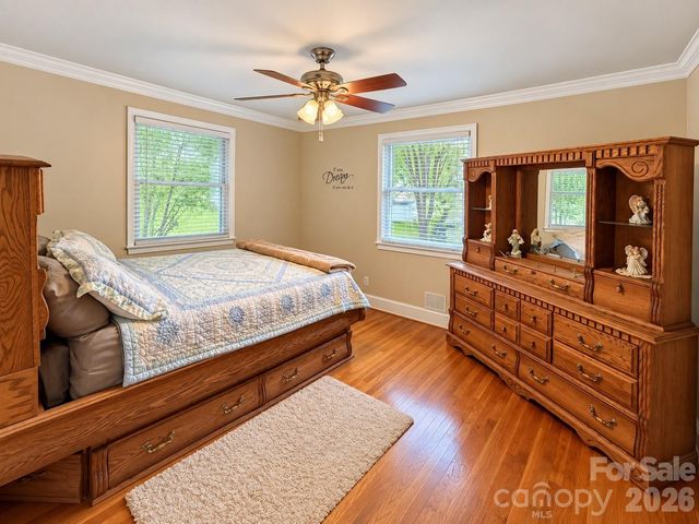 609 1st Avenue N, Conover, NC 28613