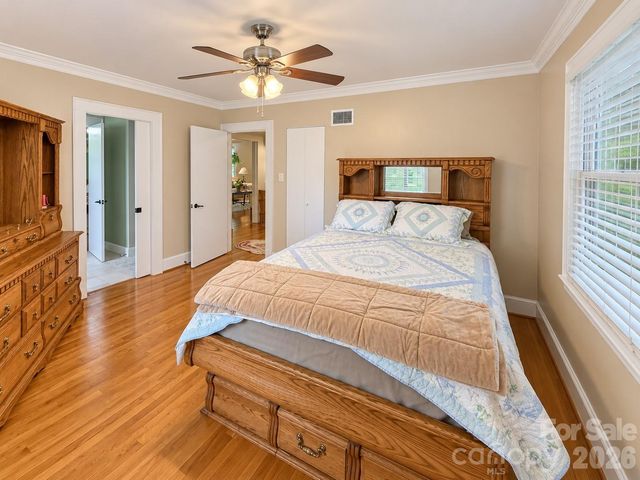 609 1st Avenue N, Conover, NC 28613