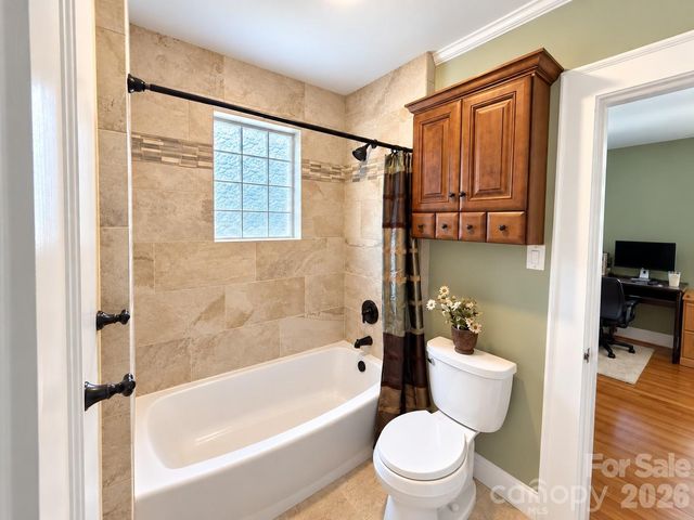 609 1st Avenue N, Conover, NC 28613