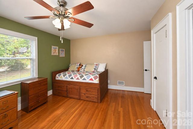 609 1st Avenue N, Conover, NC 28613