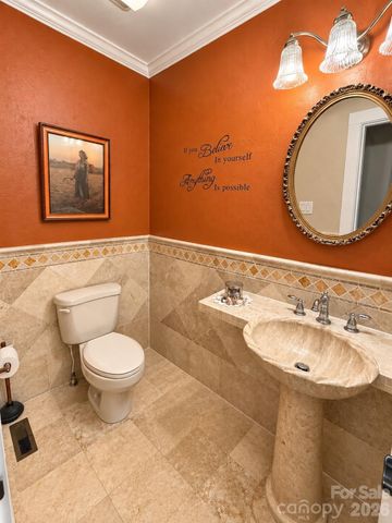 609 1st Avenue N, Conover, NC 28613