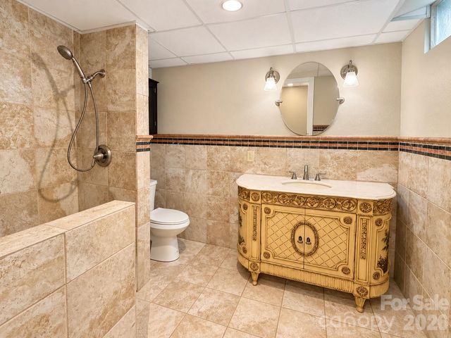 609 1st Avenue N, Conover, NC 28613