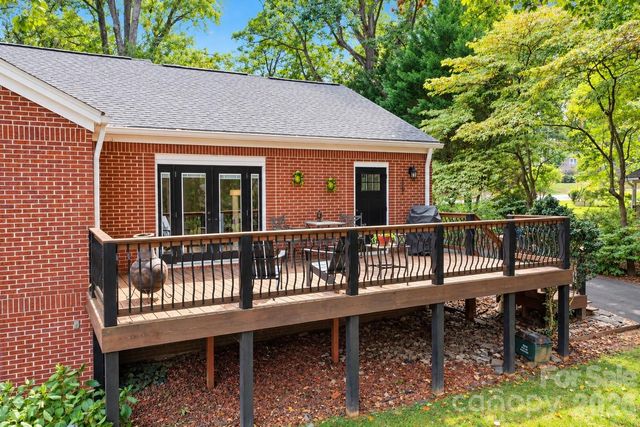 609 1st Avenue N, Conover, NC 28613