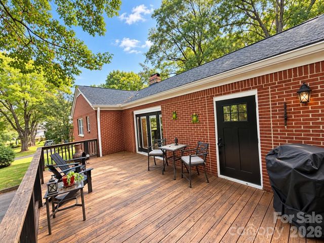 609 1st Avenue N, Conover, NC 28613