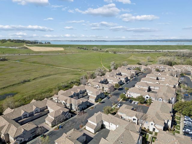 1009 Esplanade Cir, Folsom, CA 95630