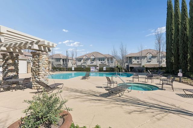 1009 Esplanade Cir, Folsom, CA 95630