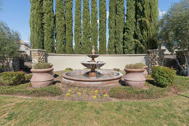 1009 Esplanade Cir, Folsom, CA 95630