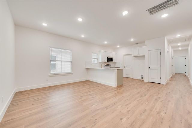 1807 Franklin Avenue, Bonham, TX 75418