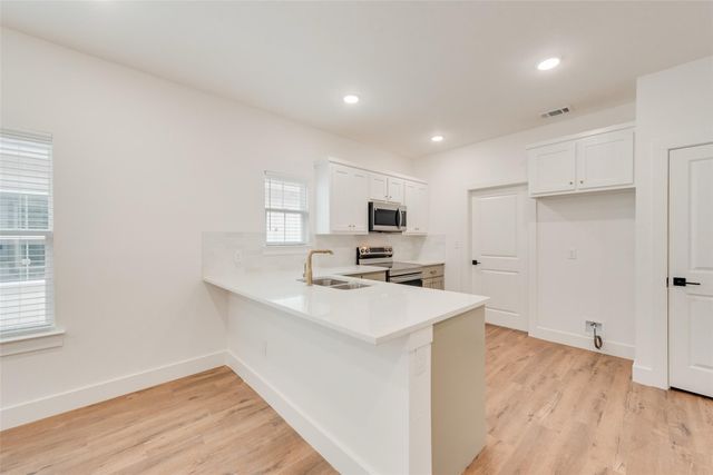 1807 Franklin Avenue, Bonham, TX 75418