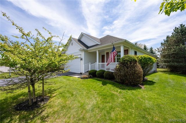 15 Glenfield Drive, West Seneca, NY 14224