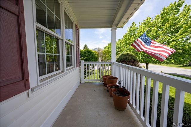 15 Glenfield Drive, West Seneca, NY 14224