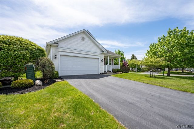 15 Glenfield Drive, West Seneca, NY 14224