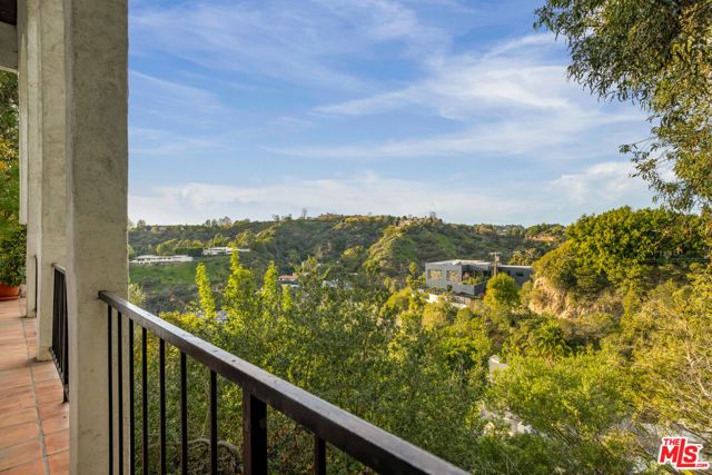 2299 Gloaming Way, Beverly Hills, CA 90210