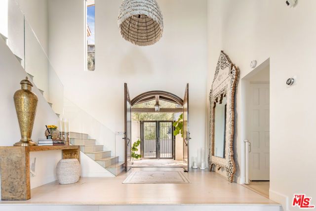 2299 Gloaming Way, Beverly Hills, CA 90210