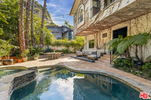 2299 Gloaming Way, Beverly Hills, CA 90210