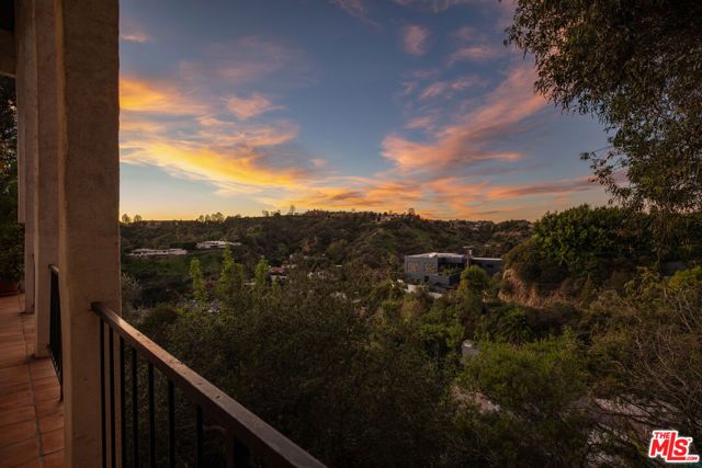 2299 Gloaming Way, Beverly Hills, CA 90210