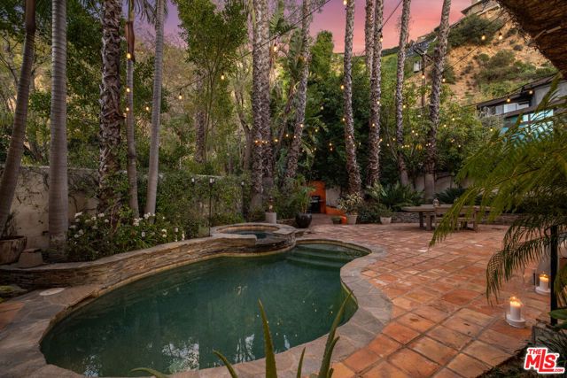 2299 Gloaming Way, Beverly Hills, CA 90210