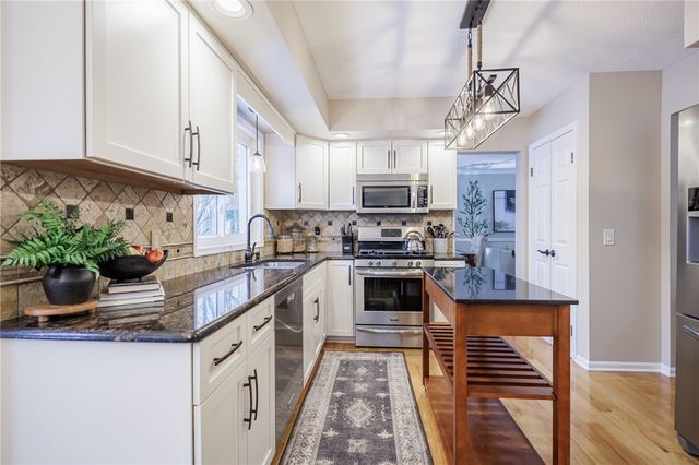 85 E Pointe, Perinton, NY 14450