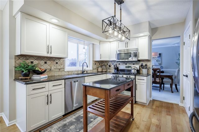 85 E Pointe, Perinton, NY 14450