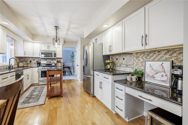 85 E Pointe, Perinton, NY 14450