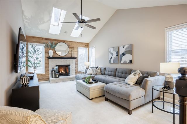 85 E Pointe, Perinton, NY 14450