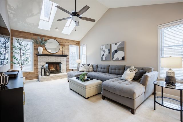 85 E Pointe, Perinton, NY 14450