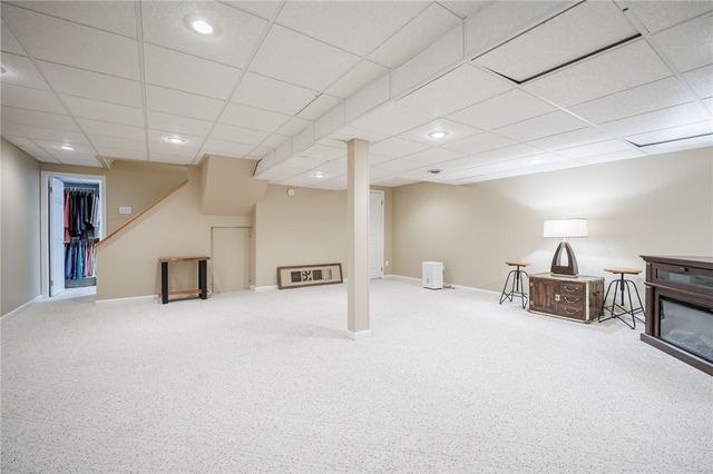 85 E Pointe, Perinton, NY 14450