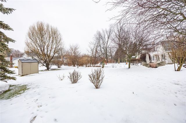 85 E Pointe, Perinton, NY 14450