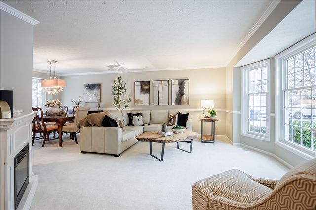 85 E Pointe, Perinton, NY 14450