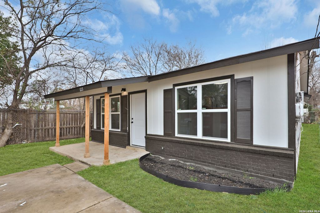 123 CALLES ST, San Antonio, TX 78207