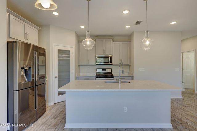 13623 HOLSINGER Boulevard, Jacksonville, FL 32256