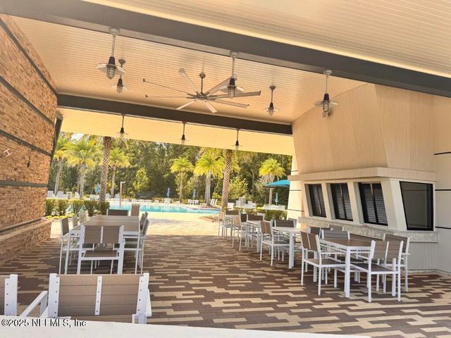 13623 HOLSINGER Boulevard, Jacksonville, FL 32256