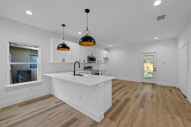 5424 Bourquin Street, Dallas, TX 75210