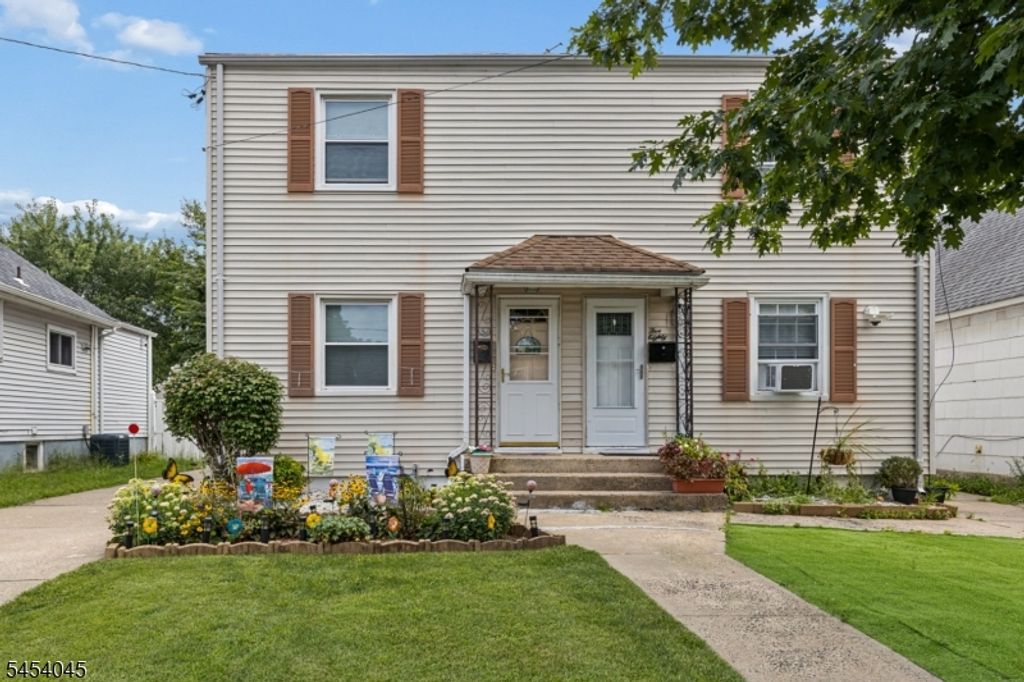 582 Garden Ave, Woodbridge Twp., NJ 07095 — photo 2