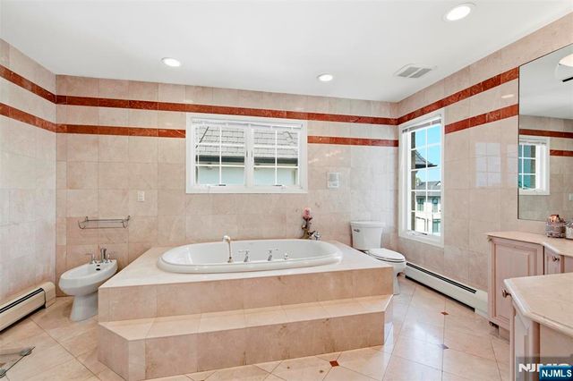 750 Undercliff Avenue, Edgewater, NJ 07020