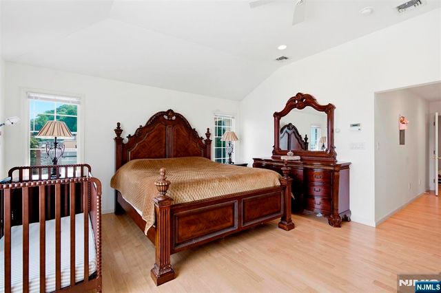 750 Undercliff Avenue, Edgewater, NJ 07020