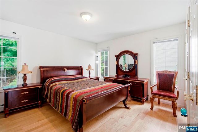 750 Undercliff Avenue, Edgewater, NJ 07020