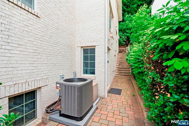 750 Undercliff Avenue, Edgewater, NJ 07020