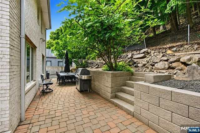750 Undercliff Avenue, Edgewater, NJ 07020