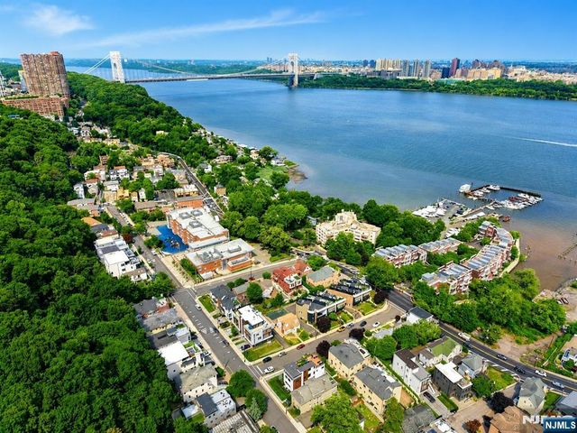 750 Undercliff Avenue, Edgewater, NJ 07020