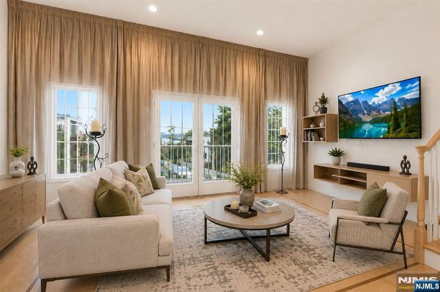 750 Undercliff Avenue, Edgewater, NJ 07020